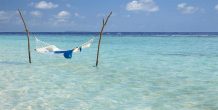 hamaca en el agua en Dusit Thani Maldives
