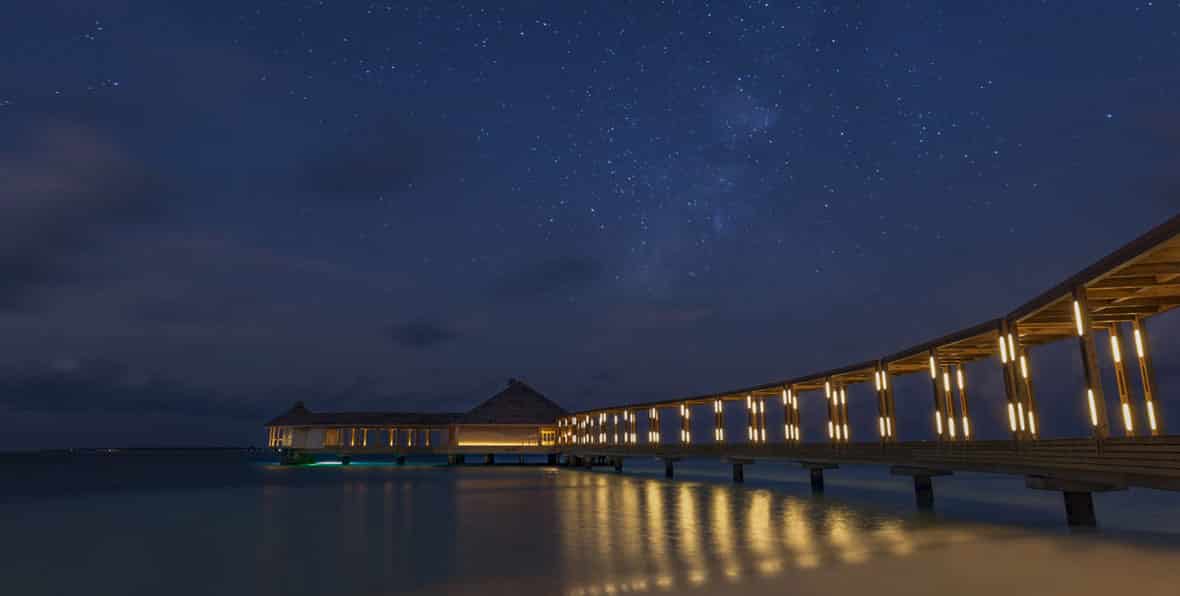 Hurawalhiaquariumrestaurantwalkway X - 195.7.4.97