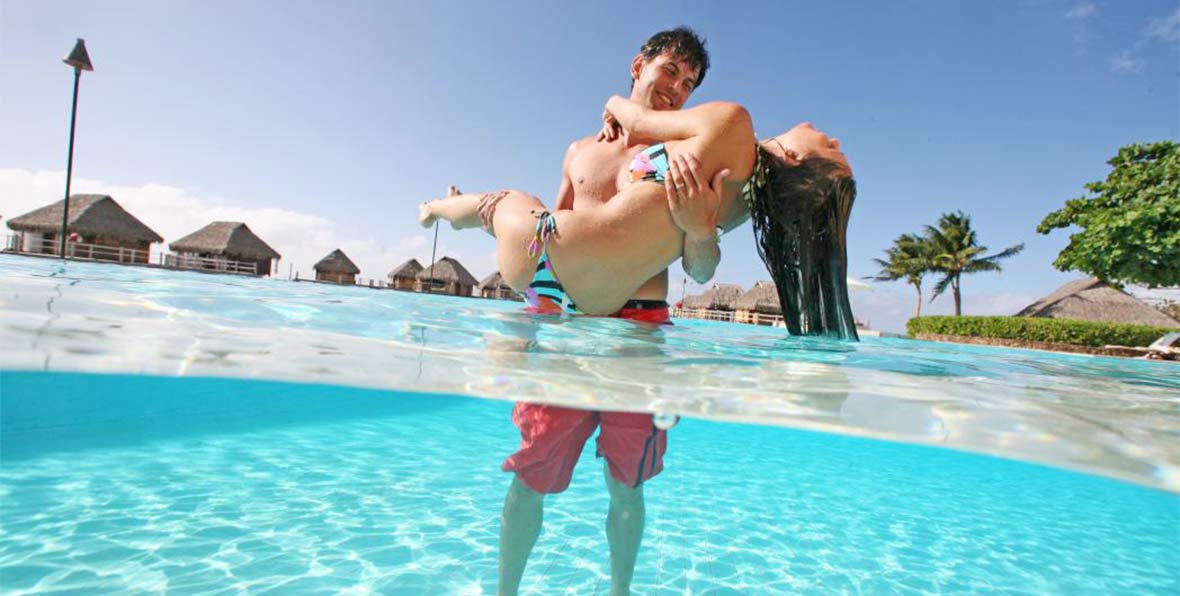 pareja en Manava Beach Resort & Spa Moorea