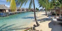 playa y villas en Manava Beach Resort & Spa