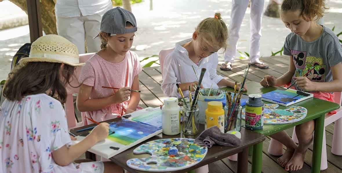 Lily Beach Resort And Spa Huvahendhoo Maldives Kids Club - 195.7.4.97